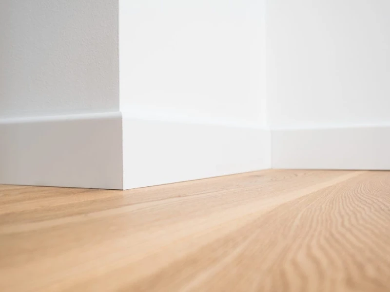 بهترین رنگ قرنیز برای دیوار سفید در دکوراسیون های مدرن و مینیمال